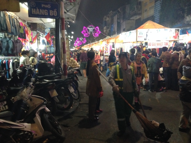 A street market - Saturday night in Hanoi 